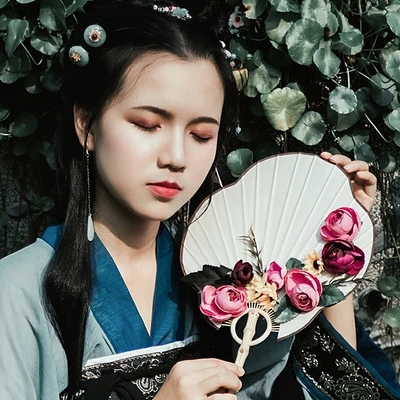 古典淡雅帶團(tuán)扇頭像，唯美古風(fēng)真人頭像