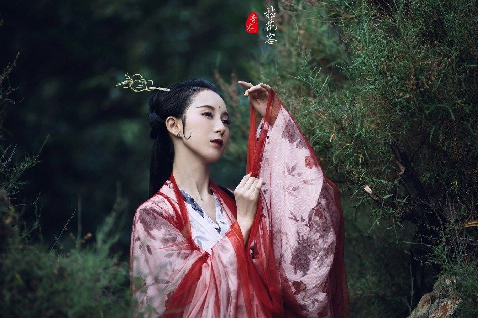 庭院深深思幾許古風女子頭像，古風真人頭像