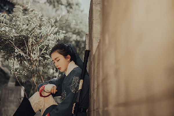 俠風(fēng)滿溢古風(fēng)真人頭像，英氣女生頭像