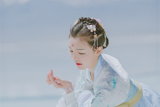 冰靈純凈藍衣漢服女子頭像，可愛女生古風真人