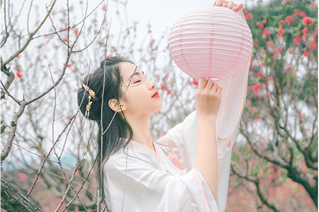 輕盈溫婉的古風女子頭像，中國古典風格qq頭像