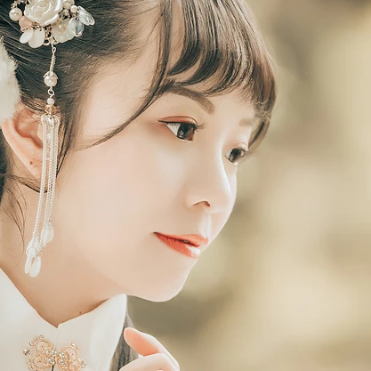 文藝復(fù)古帶團(tuán)扇女生頭像，唯美古風(fēng)真人頭像