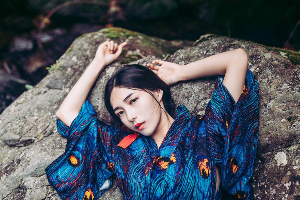 林間溪水靈氣女子頭像，唯美古風(fēng)頭像真人