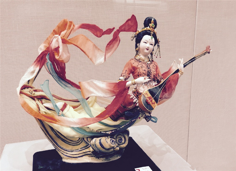 中國傳統(tǒng)工藝品，絹人