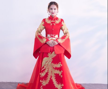 金色鳳凰刺繡新娘結(jié)婚禮服，奢華拖尾中式禮服