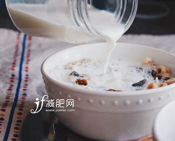 酸奶中大量的乳酸菌可是人體腸胃的“清道夫”