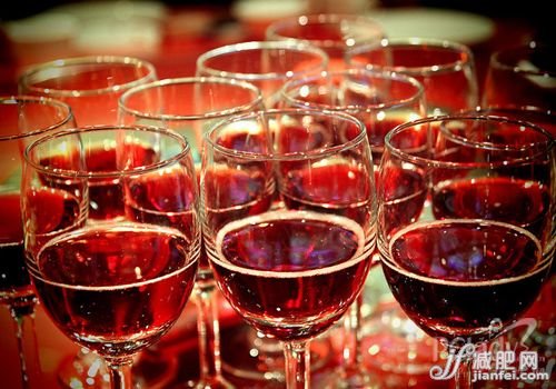 瘦身大揭秘 紅酒是否真能減肥