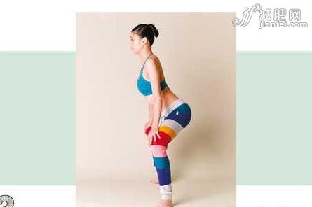 好像要坐在后方的椅子上那樣