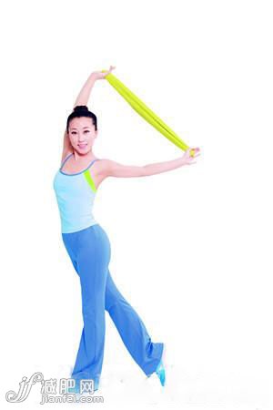 手握毛巾舉起來(lái)