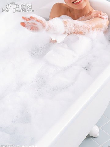 在沐浴時(shí)順便瘦臀