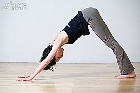 瑜伽被指是時(shí)尚“自殘術(shù)” 