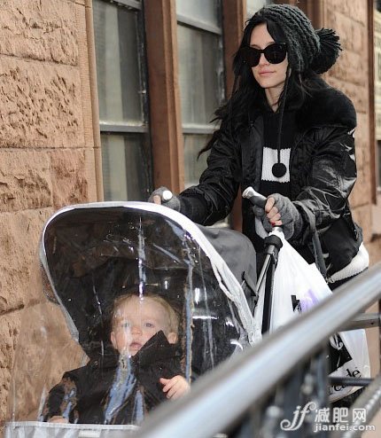 明星瘦臉法寶 最潮美帽你有嗎？