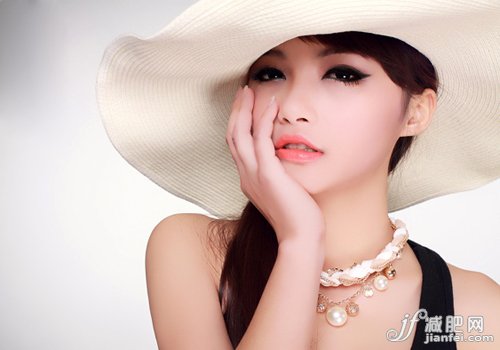 郭晶晶疑似整容 俏臉引網(wǎng)友熱議