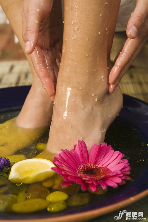 穿涼鞋預(yù)備式！足部保養(yǎng)Yes & No