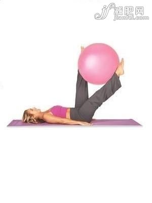 練瑜伽球減肥動(dòng)作讓臀部更翹