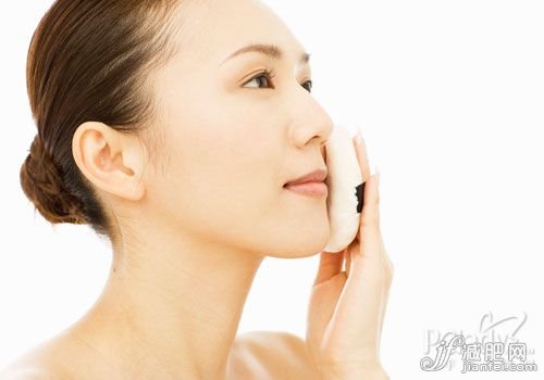 長(zhǎng)期擠乳溝 易擠出4大不良后果