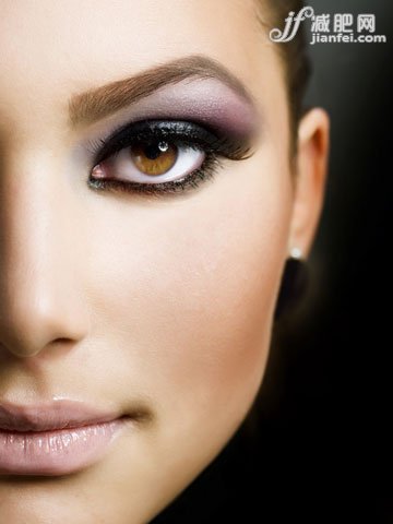 簡(jiǎn)單經(jīng)絡(luò)按摩 消除臉部水腫老化2