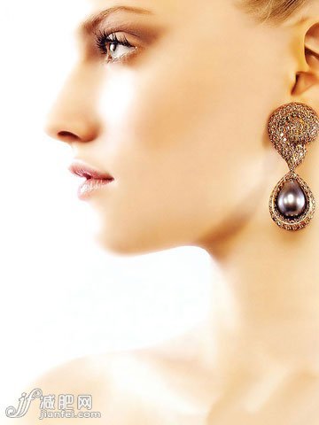 簡(jiǎn)單經(jīng)絡(luò)按摩 消除臉部水腫老化4