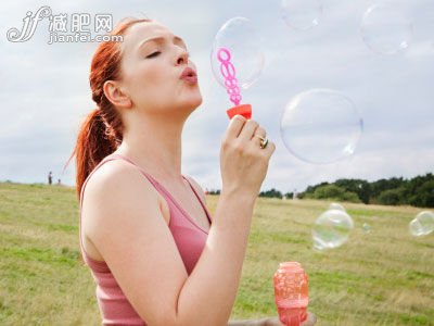 簡單小動(dòng)作 輕松消腫變小V臉