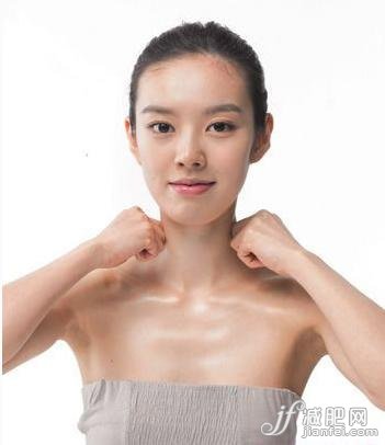睡前打造優(yōu)美的鎖骨美人