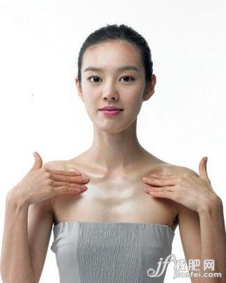 睡前打造優(yōu)美的鎖骨美人