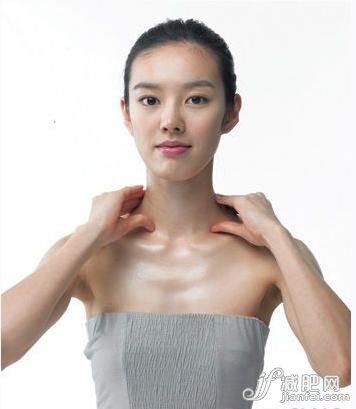 睡前打造優(yōu)美的鎖骨美人
