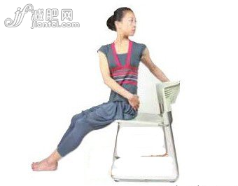 三步椅子瘦背操 逐級(jí)打造無(wú)暇美背