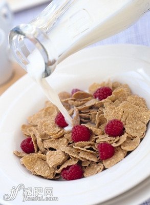 揭秘欺瞞了無(wú)數(shù)人的8飲食減肥謊言