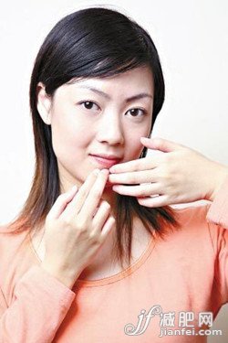 8式瘦臉瑜伽動(dòng)作 締造完美下額美人臉