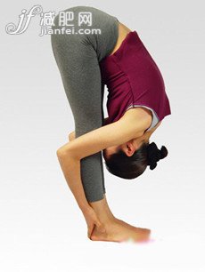 給水桶腰放點(diǎn)“水”4式瑜伽讓腰圍小一圈 