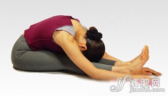 給水桶腰放點(diǎn)“水”4式瑜伽讓腰圍小一圈 