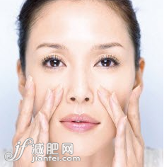簡(jiǎn)單按摩 還你緊致年輕小臉