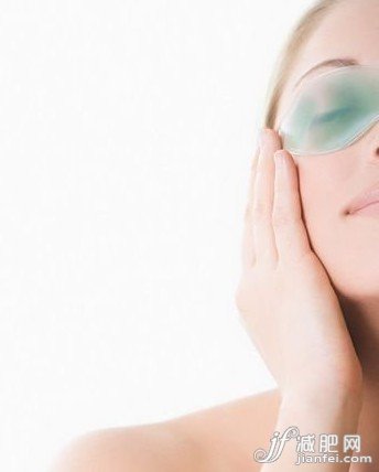 3錯誤坐姿 讓胸部“奄奄一息”