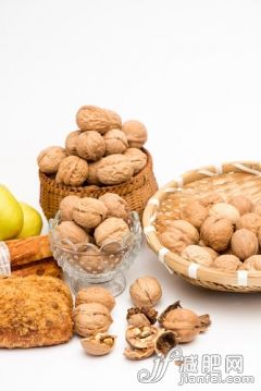 胡桃,食品,水果,美味,健康食物_gic13913436_核桃和面包_創(chuàng)意圖片_Getty Images China