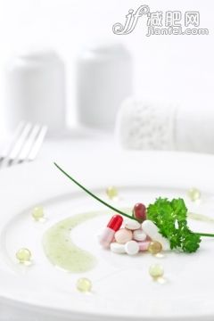 食品,桌子,銀餐具,餐具,藥_117145824_Drugs as food_創(chuàng)意圖片_Getty Images China