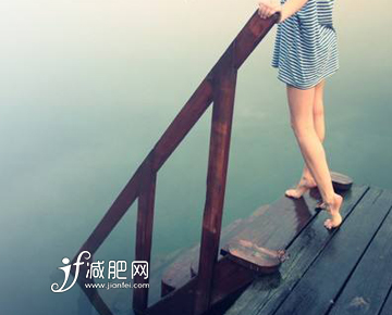 踮腳尖對于瘦腿內(nèi)側(cè)非常有效