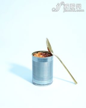 食品,罐子,影棚拍攝,湯匙,藍(lán)色_478266011_A spoon leans against an open tin of baked beans._創(chuàng)意圖片_Getty Images China 食品,罐子,影棚拍攝,湯匙,藍(lán)色_478266011_A spoon leans against an open tin of baked beans._創(chuàng)意圖片_Getty Images China
