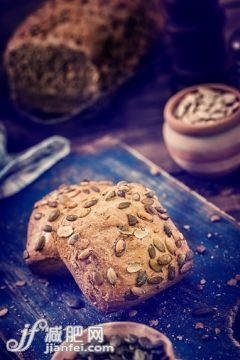 食品,面包,面包店,種子,烘焙_522623119_Pumpkin Whole Grain Bread_創(chuàng)意圖片_Getty Images China