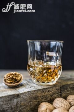 威士忌,白蘭地,葡萄酒,烈性酒,含酒精飲料_gic13916257_威士忌_創(chuàng)意圖片_Getty Images China