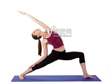 想要塑身什么運動好 反轉(zhuǎn)戰(zhàn)士式平坦緊致腹部