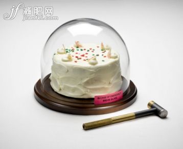 飲食,食品,錘子,影棚拍攝,蛋糕_137064553_Cake Under Glass WIth Hammer_創(chuàng)意圖片_Getty Images China