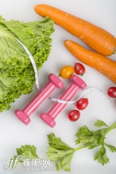 形狀,紅色,綠色,部分,飲食_6cc65d632_健身器材與蔬菜_創(chuàng)意圖片_Getty Images China