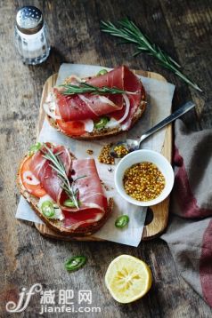 芥末,廚房,食品,桌子,肉_472078933_Bruschetta with ham_創(chuàng)意圖片_Getty Images China