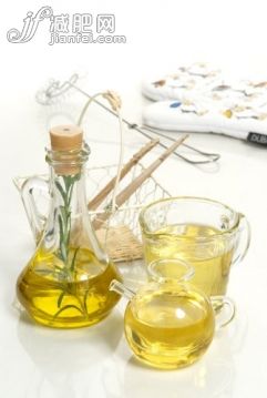 食品,食用油,橄欖油,瓶子,液體_366ab75b3_油瓶_創(chuàng)意圖片_Getty Images China