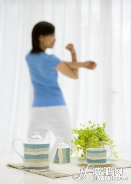 人,飲食,家具,容器,園藝器具_(dá)122685726_Tea set_創(chuàng)意圖片_Getty Images China