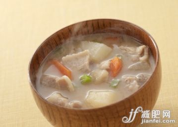 飲食,容器,食品,餐具,碗_122585849_Miso soup with pork and vegetables_創(chuàng)意圖片_Getty Images China 飲食,容器,食品,餐具,碗_122585849_Miso soup with pork and vegetables_創(chuàng)意圖片_Getty Images China