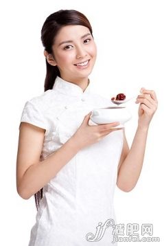 健康食物,粥,吃,旗袍,美_a4c4f9205_古典美女與紅棗粥_創(chuàng)意圖片_Getty Images China