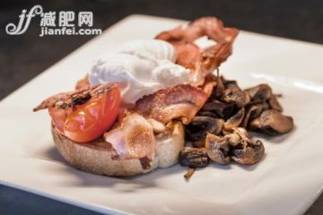 飲食,影棚拍攝,盤子,雞蛋,早餐_476661855_Bacon, poached egg, fried tomato and mushrooms_創(chuàng)意圖片_Getty Images China 飲食,影棚拍攝,盤子,雞蛋,早餐_476661855_Bacon, poached egg, fried tomato and mushrooms_創(chuàng)意圖片_Getty Images China
