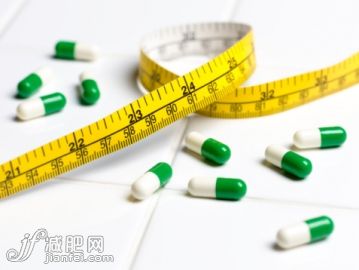 藥,健康保健,影棚拍攝,卷尺,毒品濫用_sb10068937d-001_Diet pills with tape measure_創(chuàng)意圖片_Getty Images China