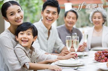 家庭,全家福,香檳,宴會,快樂_6eeb66a40_家人節(jié)日聚餐_創(chuàng)意圖片_Getty Images China